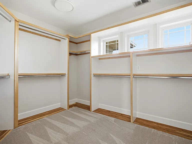 10443 Sunlight Dr — Photo 18