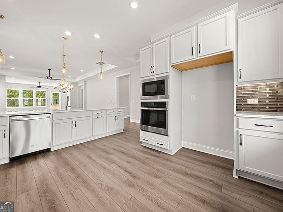 3rd image of 158 Catalina Ct