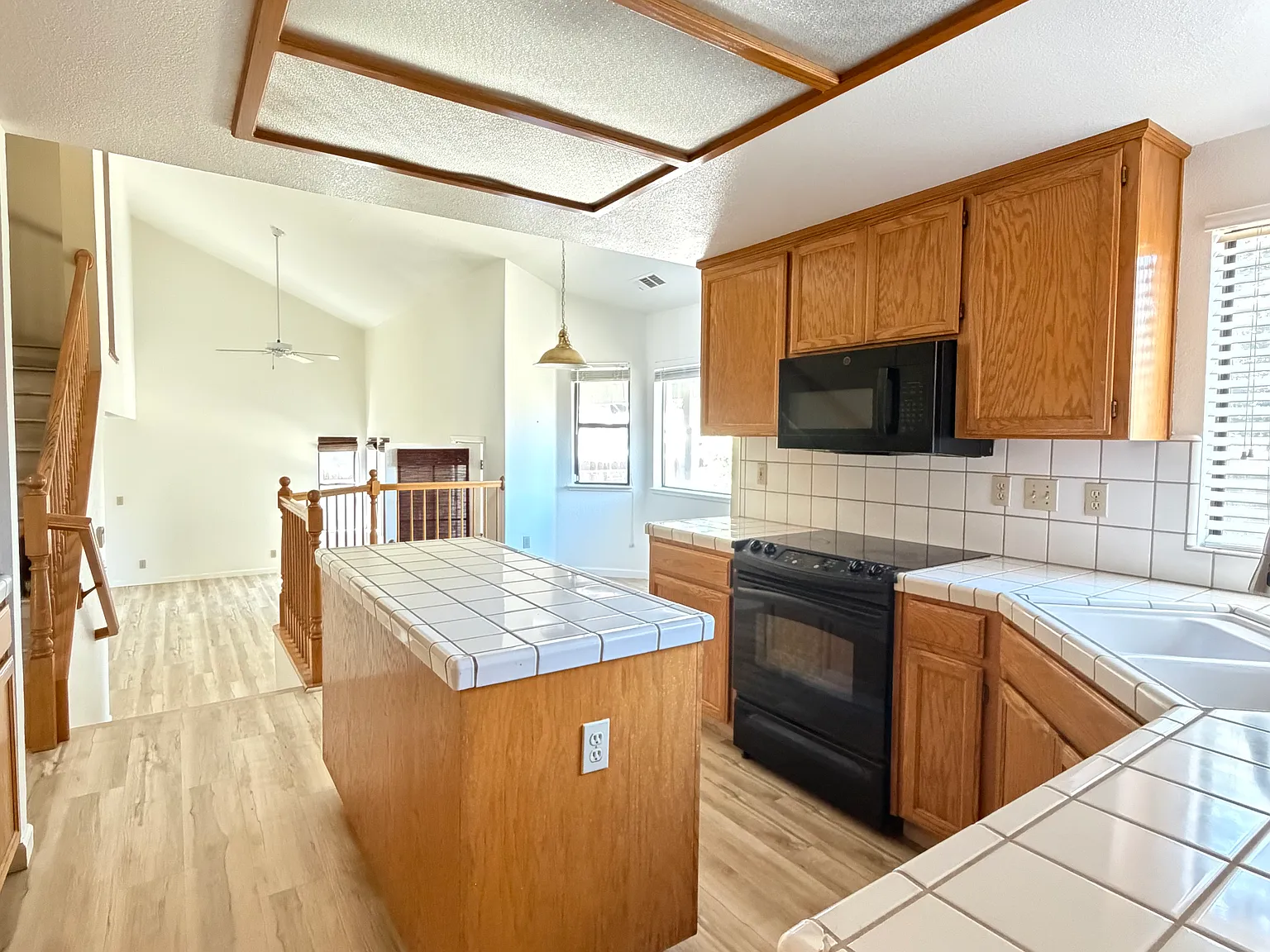 4 bed, 2198 sqft, $2,795 — Photo 2