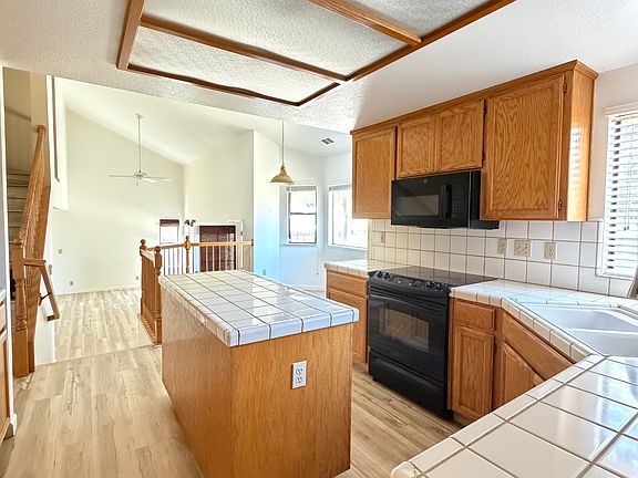 2nd image of 285 Sai Ln