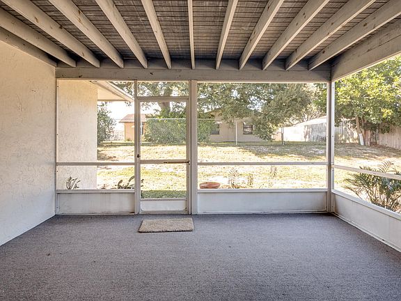 3rd image of 520 W Ford Cir