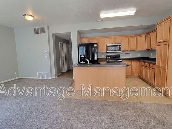 5th image of 251 E Sunshine Dr
