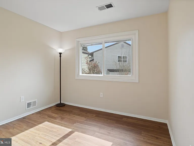 103 Farmington Ln — Photo 3
