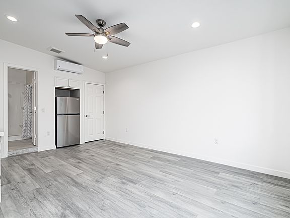 4th image of 1321 Thermal Ave