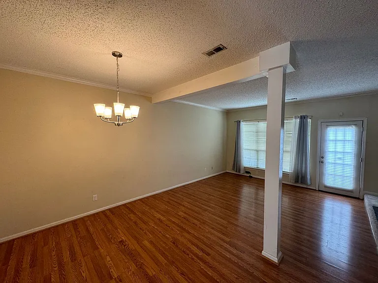 1508 April Ct — Photo 3
