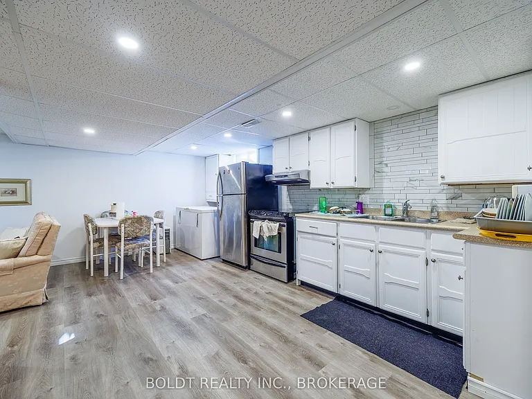 126 Elma St — Photo 2