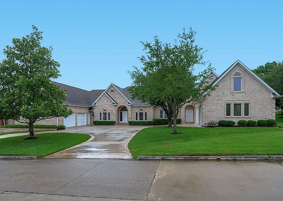 1st image of 117 April Waters Dr N