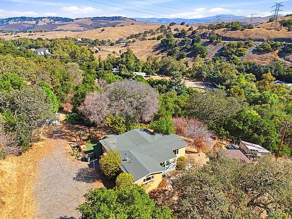 3rd image of 21111 Almaden Rd