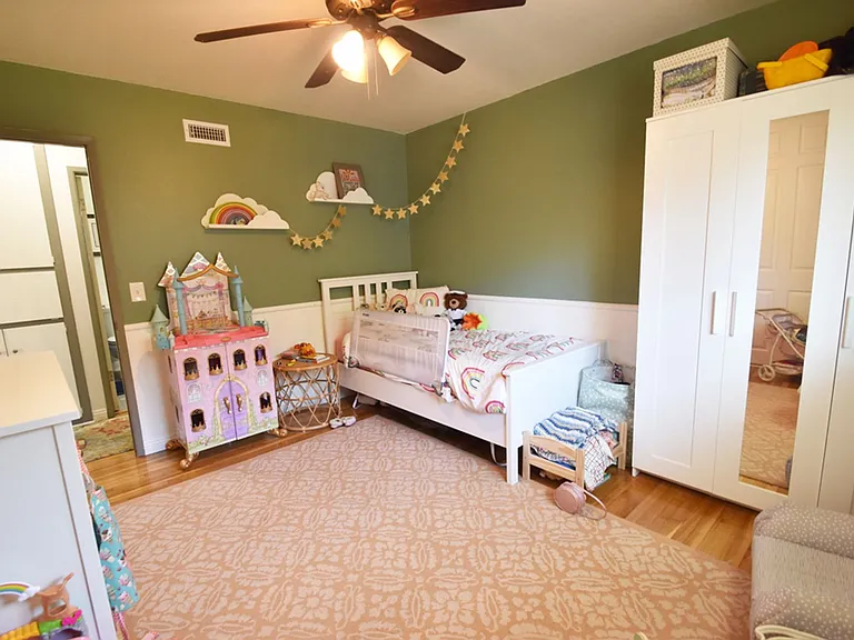 2824 Woodbine Ave — Photo 9