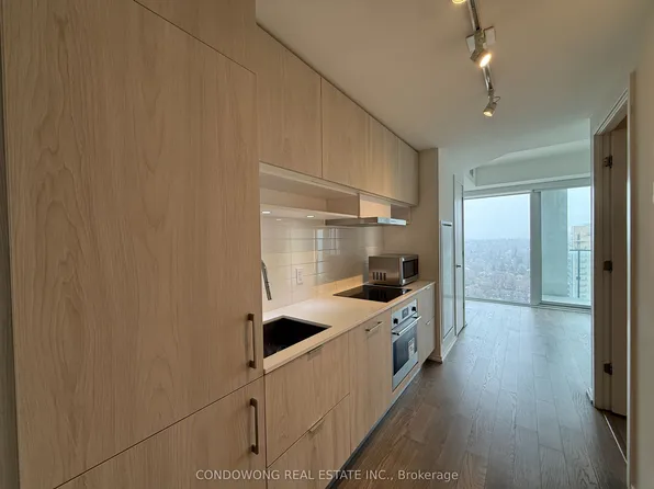 5 Soudan Ave #2112, Toronto, ON M4S 0B1