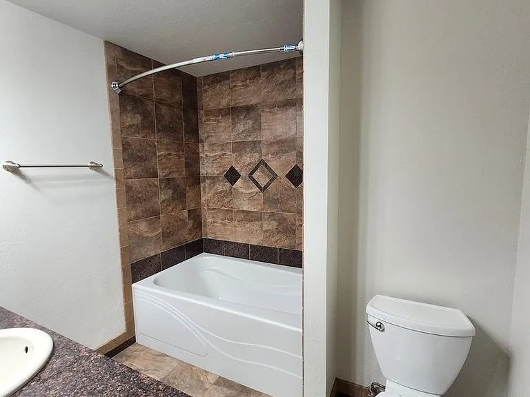 411 W 21st Pl — Photo 16
