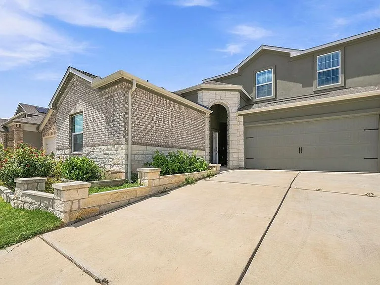 1733 Catahoula Dr — Photo 1