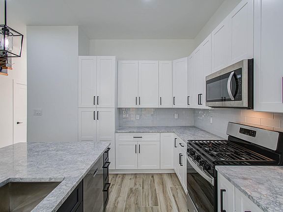 3rd image of 3728 Noah St