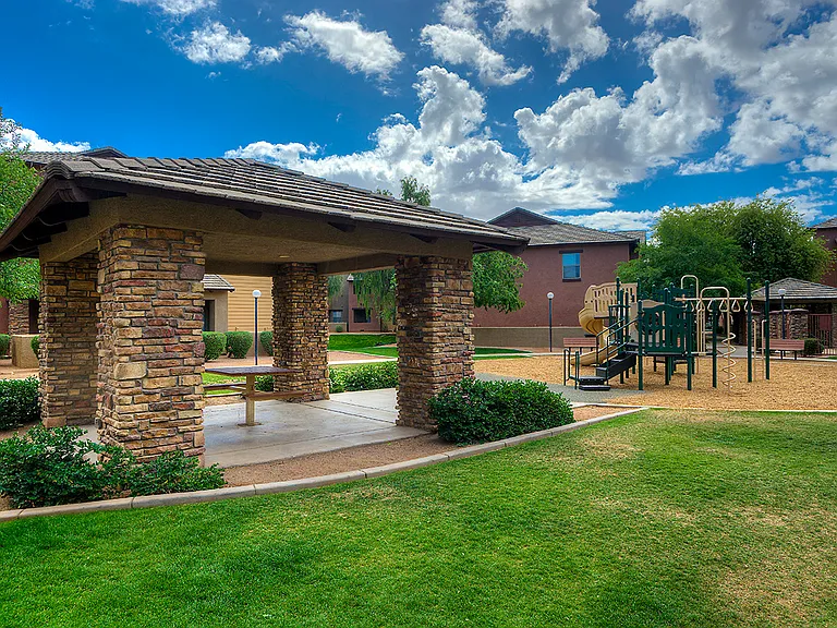 San Clemente Apartments — Photo 10