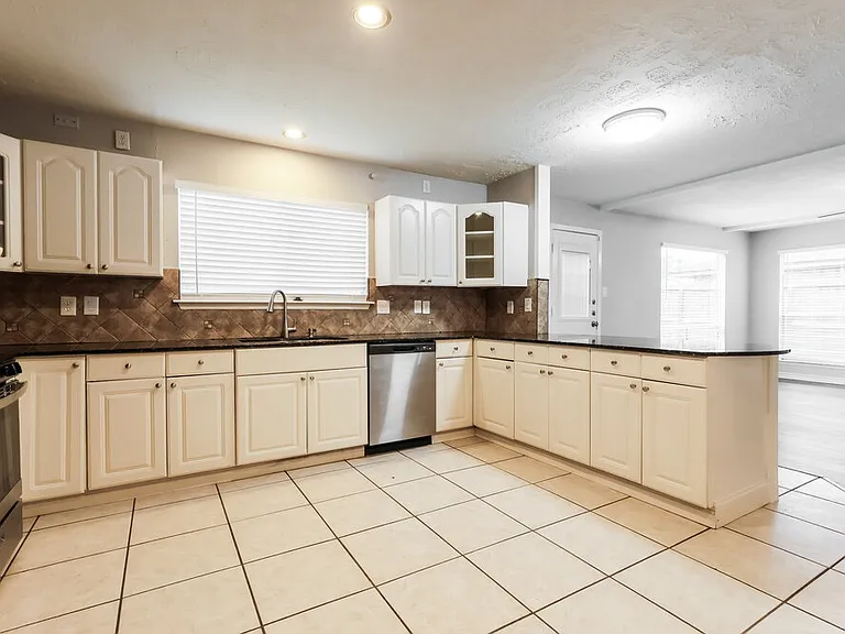 18903 Pine Trace Ct — Photo 8