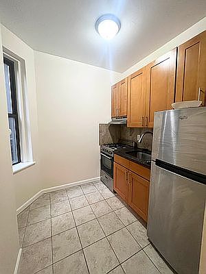 2nd image of 231 E 58th St APT 4C