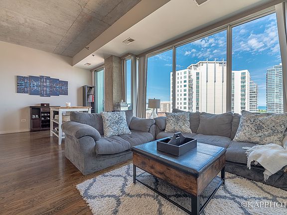 3rd image of 1620 S Michigan Ave Unit 1106