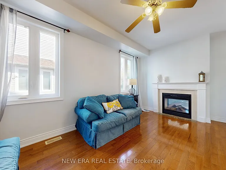 1031 Lake Dr N #UPPER — Photo 5