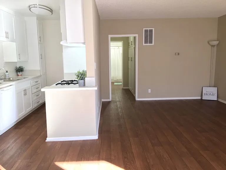 Magnolia Apartments - Your Sherman Oaks Retreat! — Photo 8
