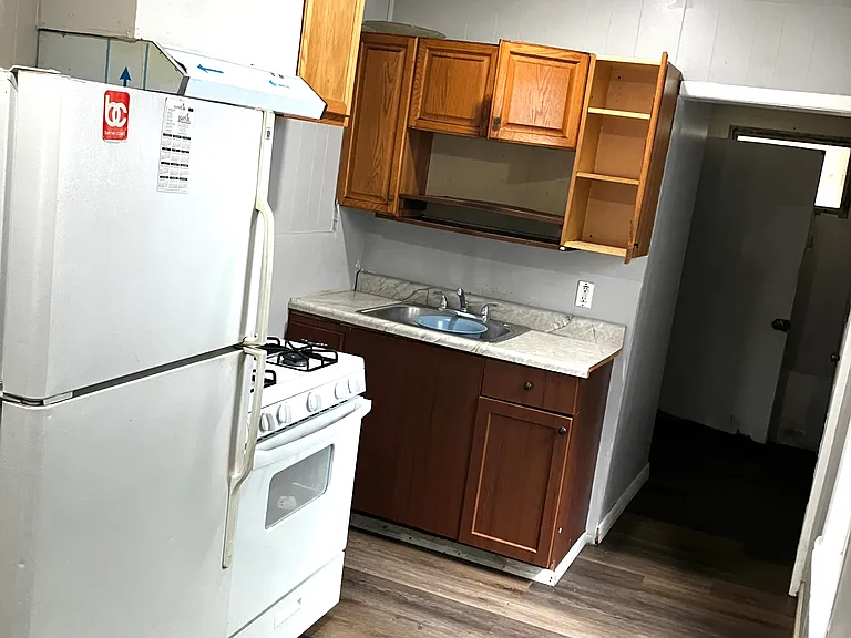 437 Linden St — Photo 11