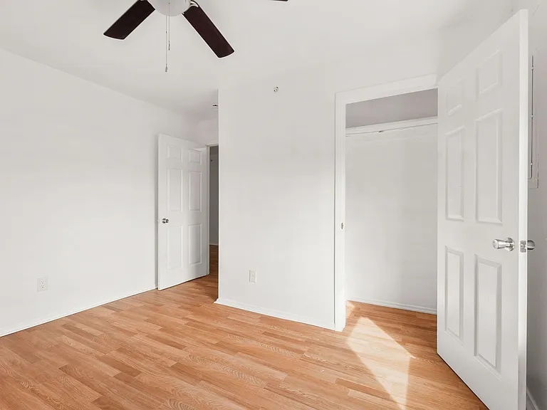 Flat Rock Creek Apartments — Photo 24