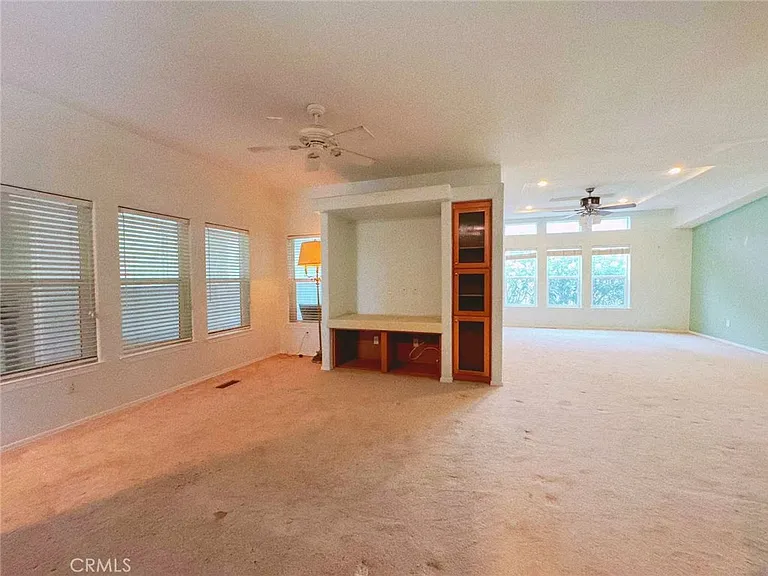 1053 Deercrest Dr — Photo 3