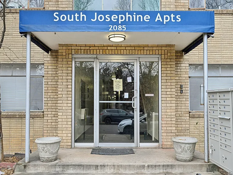 South Josephine Apartments — Photo 6