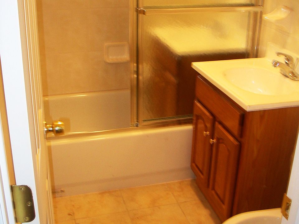 2nd image of 1977 52nd St