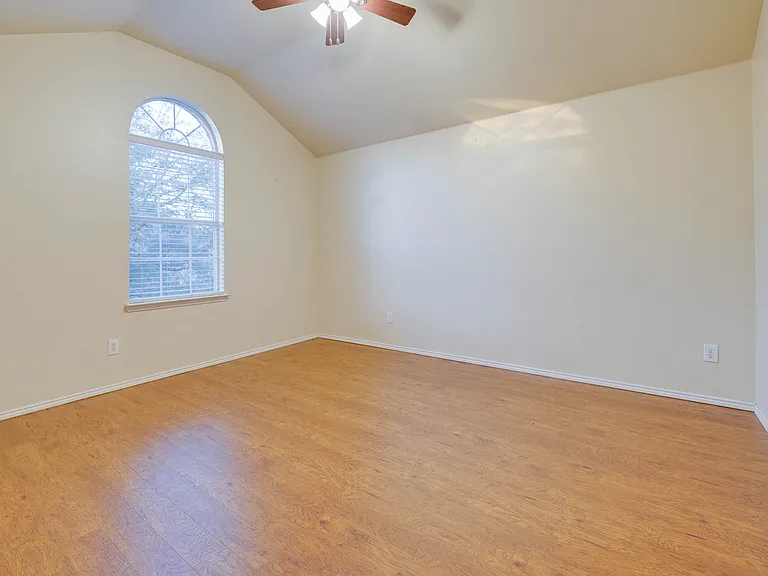 506 Hickory Ln — Photo 9