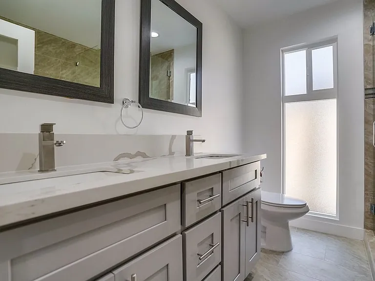 2330 S Corning St — Photo 22
