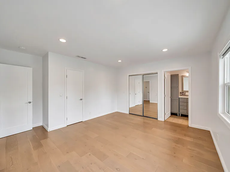 4833 Longridge Ave #1 — Photo 19