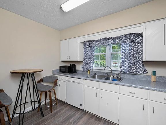 3rd image of 114 Fernridge Dr #114