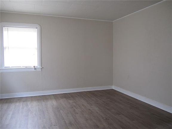 4th image of 807 1/2 Avenue G