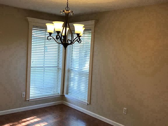 3rd image of 402 Village Creek Dr