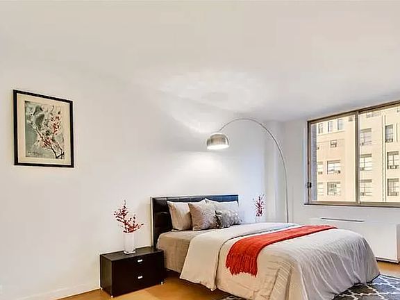 3rd image of 350 W 50th St APT 12H