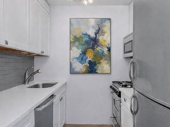 5th image of 101 W 12th St APT 11A
