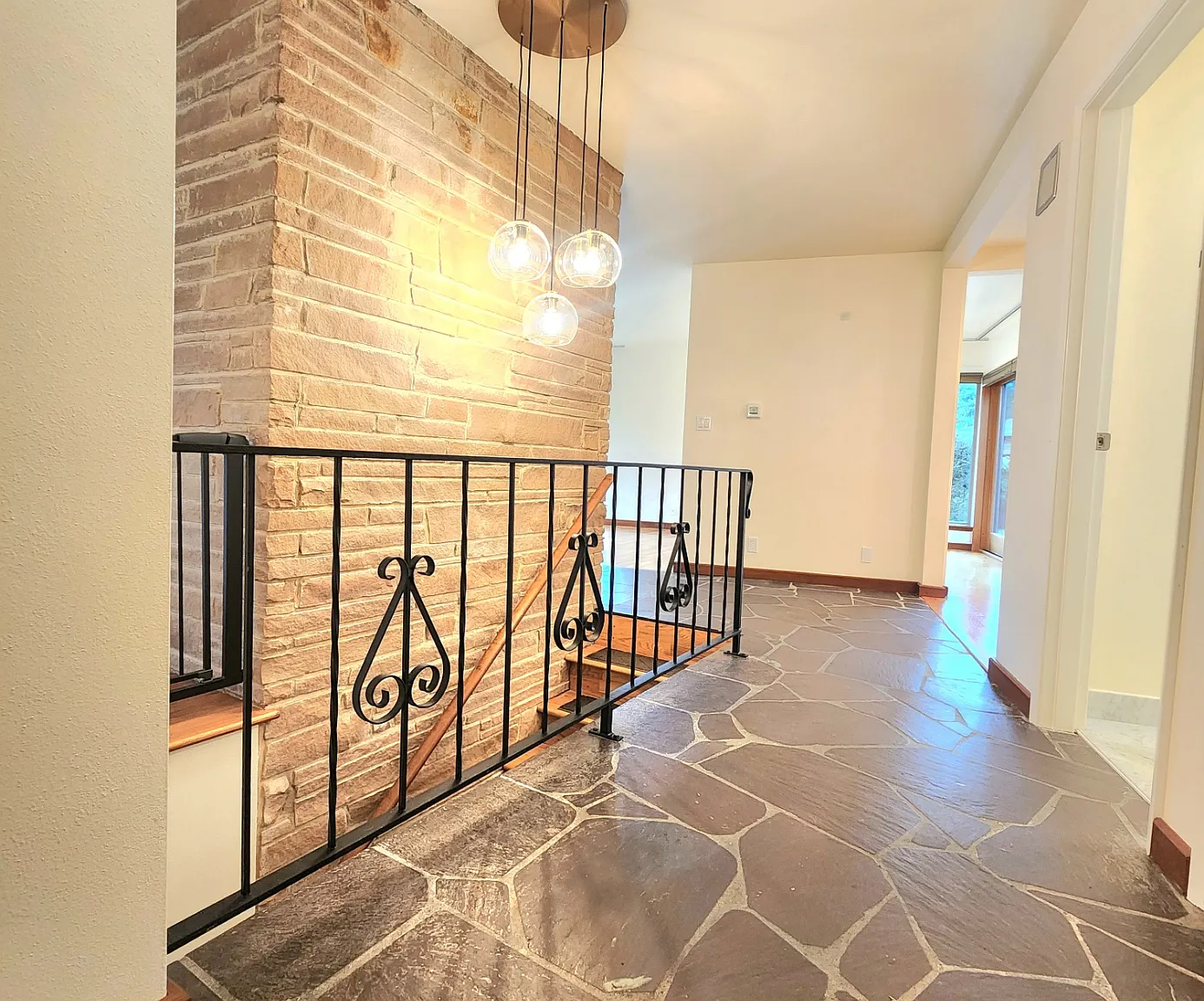 4 bed, 2830 sqft, $6,500 — Photo 2