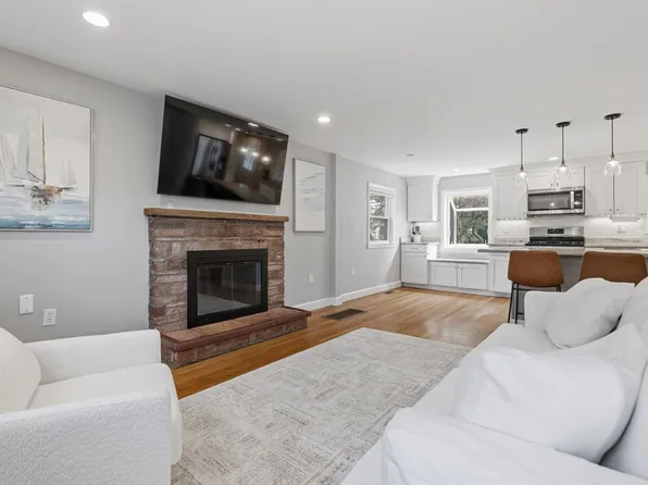 25 Hazelmere Rd, Roslindale, MA 02131