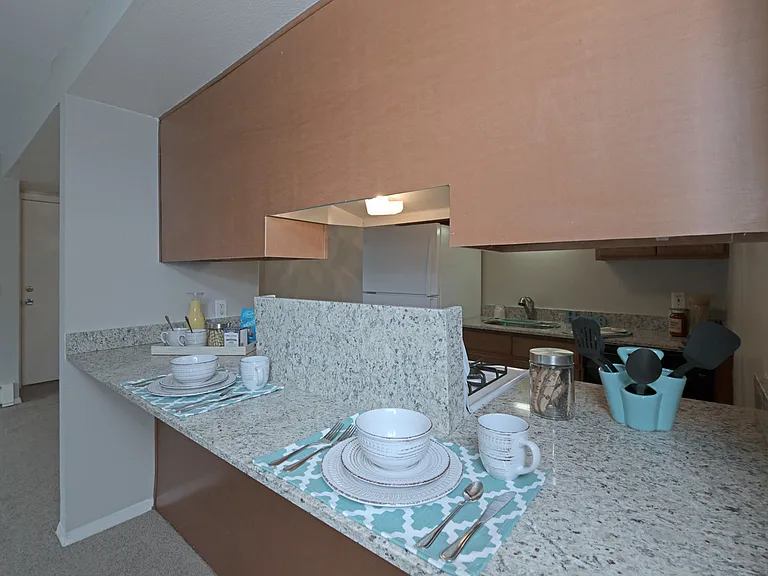 Bayside Country Club Apartments — Photo 29