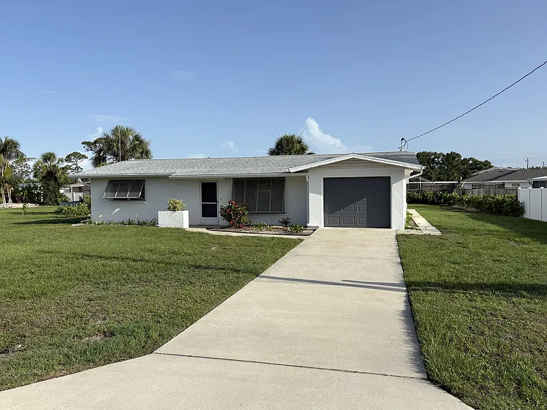 108 Charles Dr — Photo 1