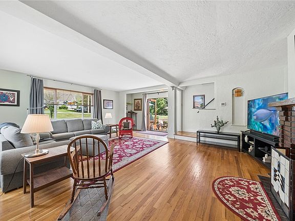 4th image of 1806 Miller Ave