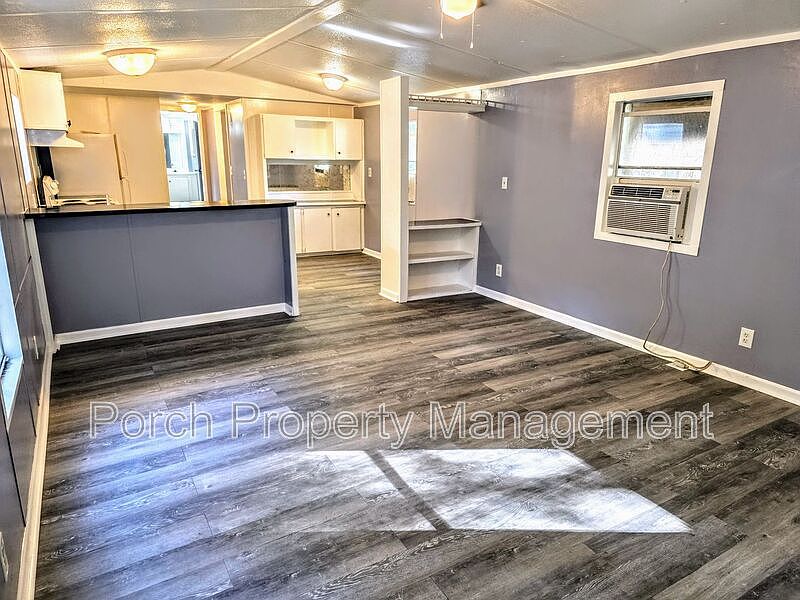 1st image of 12 Anne Cir