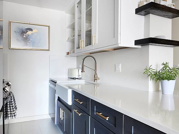 4th image of 115 E 9th St APT 3C