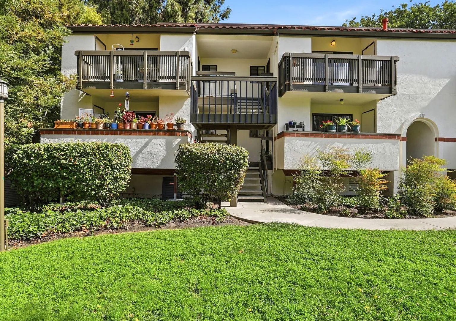 Wow! What a Great Home! Available Now! — Photo 1
