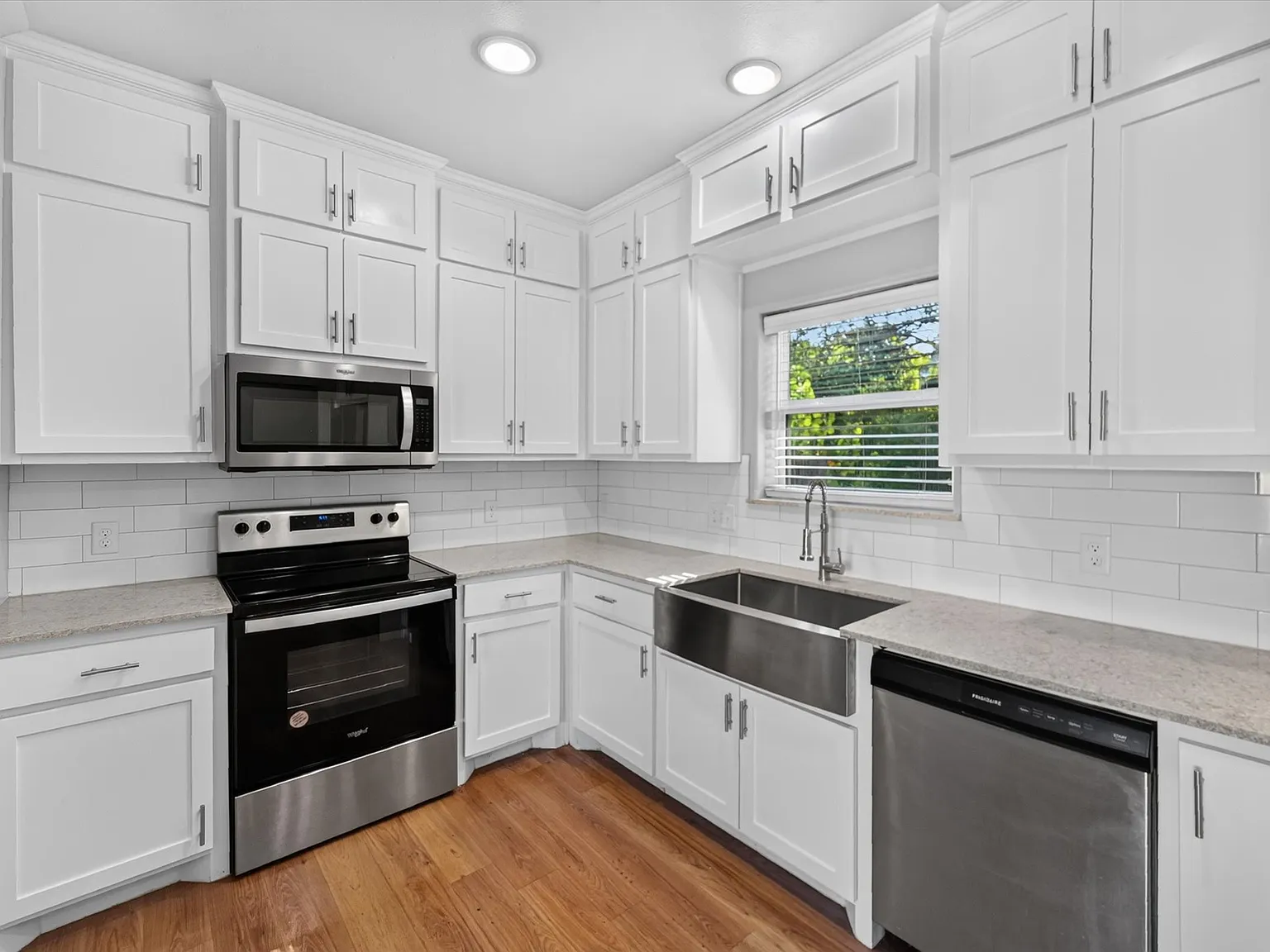 990 South 6th Ave, Denison TX 75021 - 992 — Photo 2