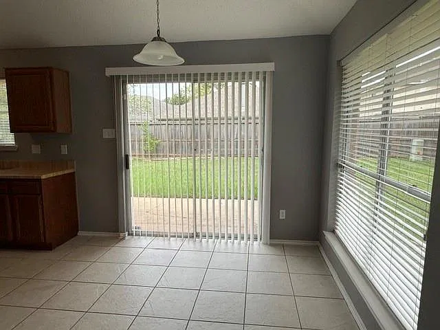 3 bed, 2.0 bath, 1096 sqft, $1,750 — Photo 4