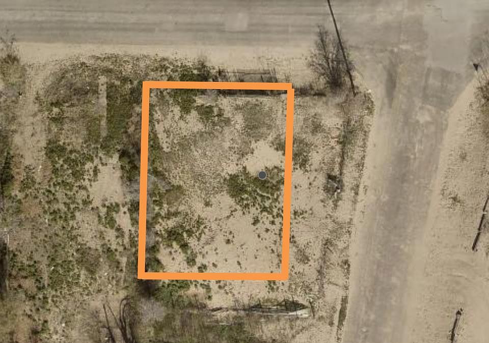 1st image of 811 W 8th St