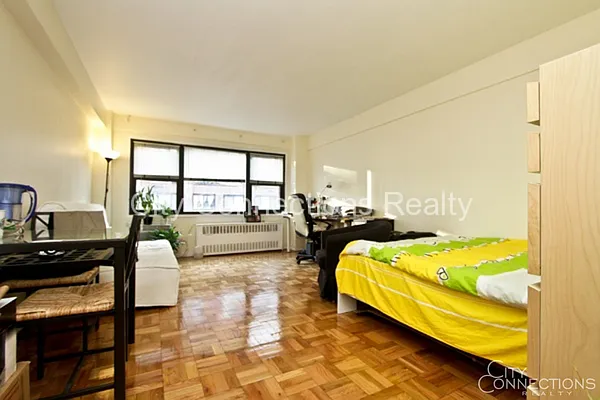 Rented by City Connections Realty | media 8