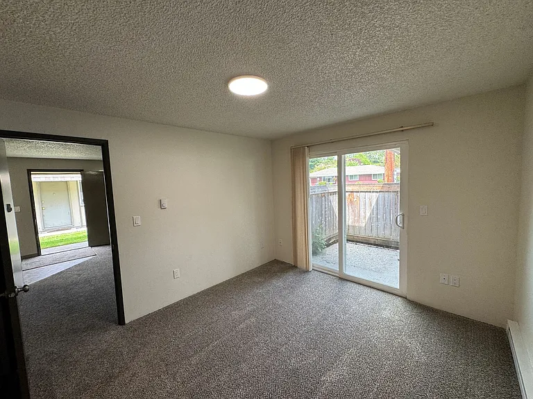 Woodshire Apartments — Photo 12