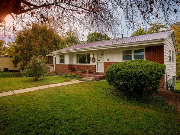 421 1st Ave, Poca, WV 25159